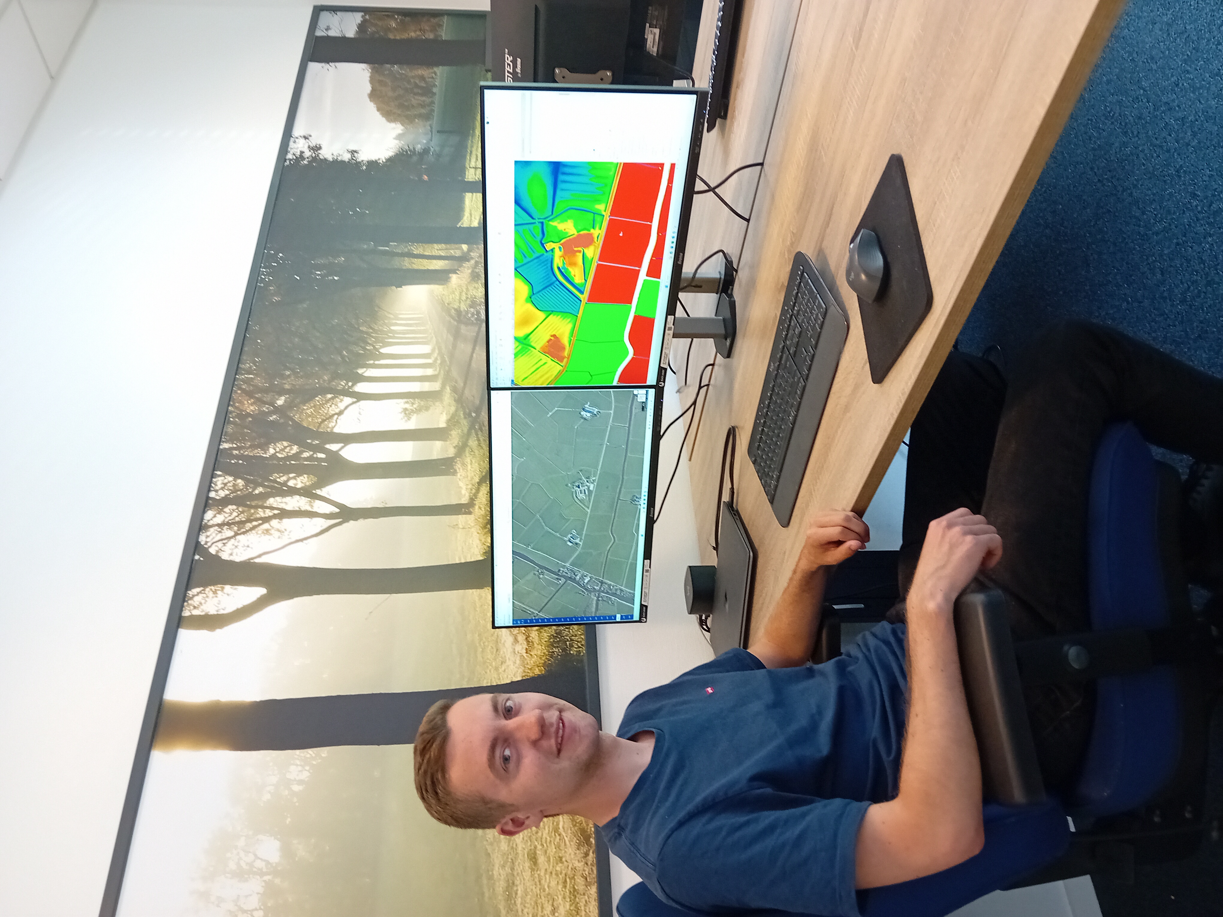 Hendrik Hekstra werkt aan project Monitoring Greppeland beeldscherm LBF 2025